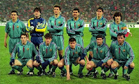 F. C. BARCELONA - Barcelona, España - Temporada 1995-96 - Amor, Busquets, Popescu, Guardiola, Óscar y Bakero; Ferrer, Roger, Celades, Figo y Hagi - BAYERN MUNICH 2 (Witeczek y Scholl), F. C. BARCELONA 2 (Óscar y Hagi) - 02/04/1996 - Copa de la UEFA, semifinales, partido de ida - Munich (Alemania), estadio Olímpico