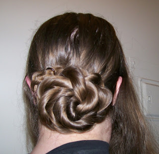 Rope chignon or coil (bun).