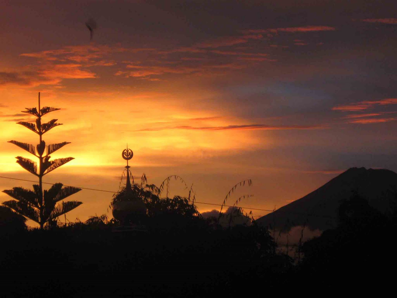 Gambar Pemandangan Gunung Di Sore Hari Gambar Pemandangan Indah