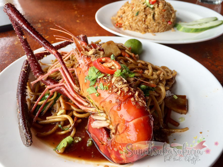 Makan Mee Goreng Udang Galah di D'Muara Seafood Kuala Tatau Lagi