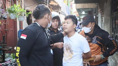 Tampang Tengil Gangster Pembacok Pasutri Di Tanjung Priok, Melotot Saat Ditangkap