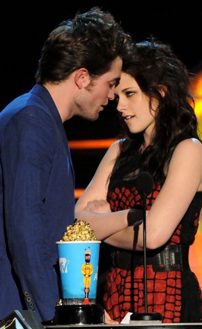 robert pattinson e kristen stewart namorando. Robert Pattinson confirma que