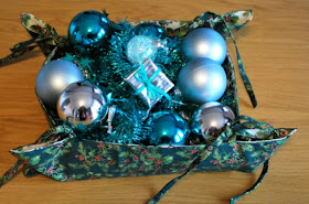 How-to-Sew-a-Gift-Basket-for-Christmas-filled-with-tinsel-and-baubels