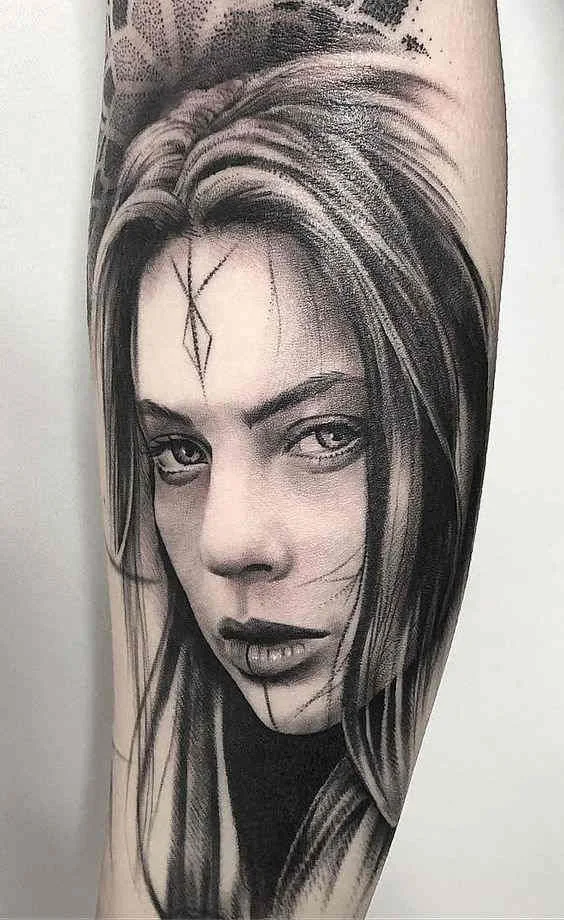 Imagen de un Tatuaje de chica bonita sensual en estilo realista