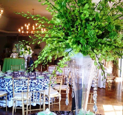  amazing centerpieces for the wedding One was a rounded green and white 