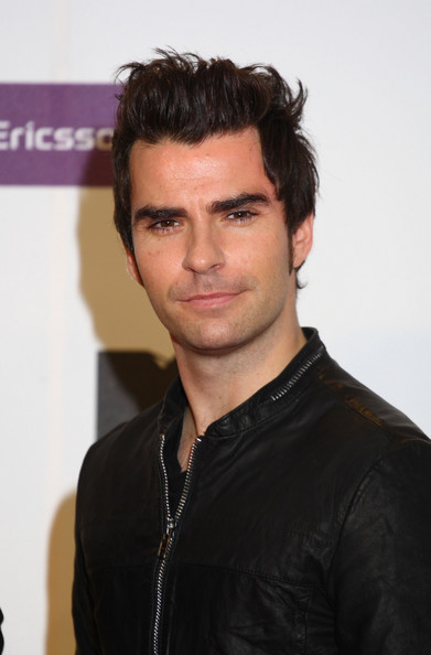 Kelly Jones is a Welsh singersongwriter and guitarist known as the lead