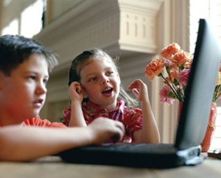 kids with computer 001