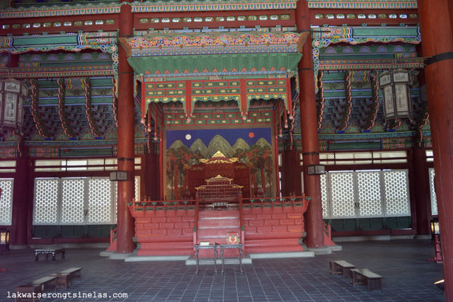 GYEONGBUKGUNG PALACE: THE CHANGING OF ROYAL GUARDS CEREMONY