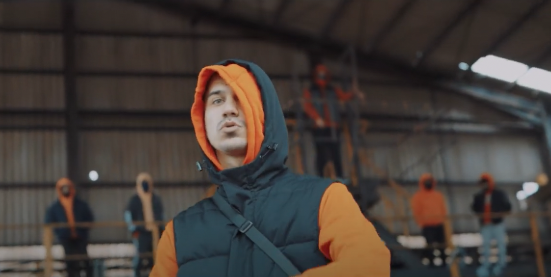 Photo de Tehory extraite de son clip Je dois Photo de Tehory extraite de son clip Je dois