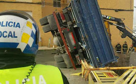 Muere trabajador al volcar camión, Las Palmas de Gran Canaria