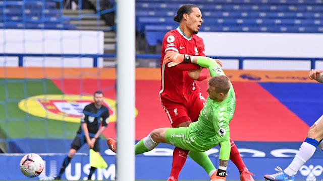 Everton goal keeper Picford kicks Liverpool defender Van Dijk