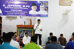 Shalat Tarawih Bersama Masyarakat Perumahan Batuaji Riau Bertuah, Jefridin Paparkan Prioritas Pembangunan