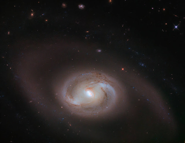 ngc-2273-sebuah-galaksi-spiral-multiring-structure