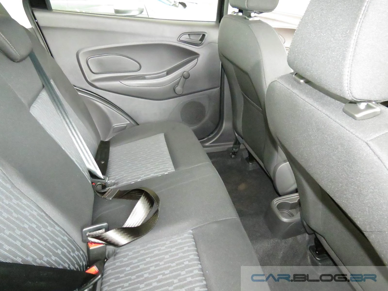 Novo Ford Ka+ Sedan (interior)