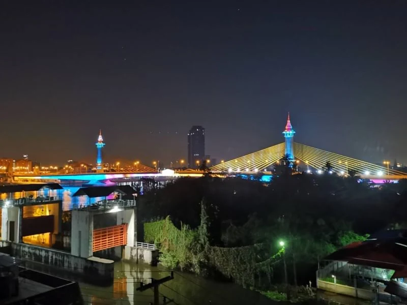 บ้านริมน้ำ คลองอ้อมนนท์ นนทบุรี มุมมองที่ 5 แสดงวิวสะพานเจษฎาบดินทร์
