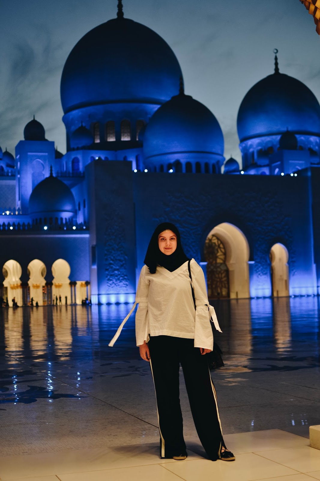 From Traditional to Trendy: What to Wear in Abu Dhabi - Joy Conquers All