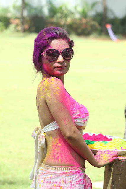 Kesariee Shocking Hot Holi Photos