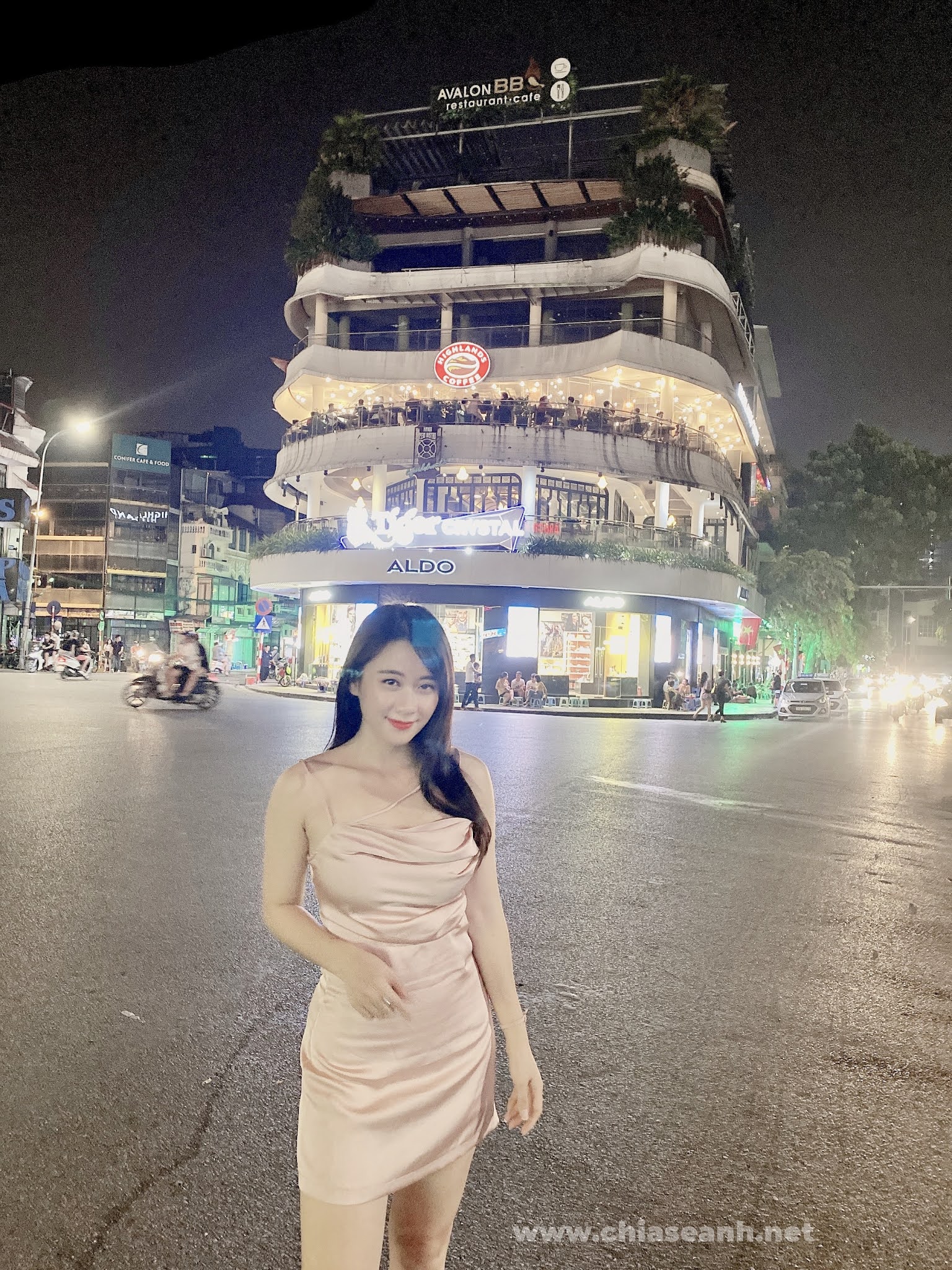 Say đắm trước hotgirl 9X Hà Thành: Sở hữu loạt thành tích “khủng”, ngoại hình miễn chê