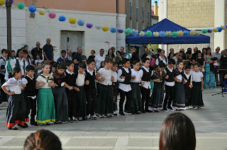 progetto Ballo Sardo-  Alcune foto dello spettacolo Ballus e Cantus in Piazza Marconi a San Gavino - scuola primaria di via Fermi