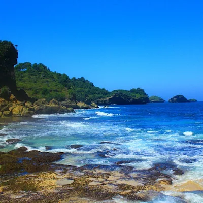 foto pantai sruni pacitan jawa timur