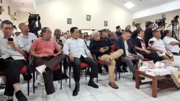 Jokowi ke Polda Metro Jaya, Roy Suryo Cs Ngumpul di Gedung Joang 45