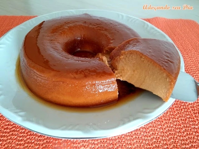 Pudim de doce de leite. Culinária