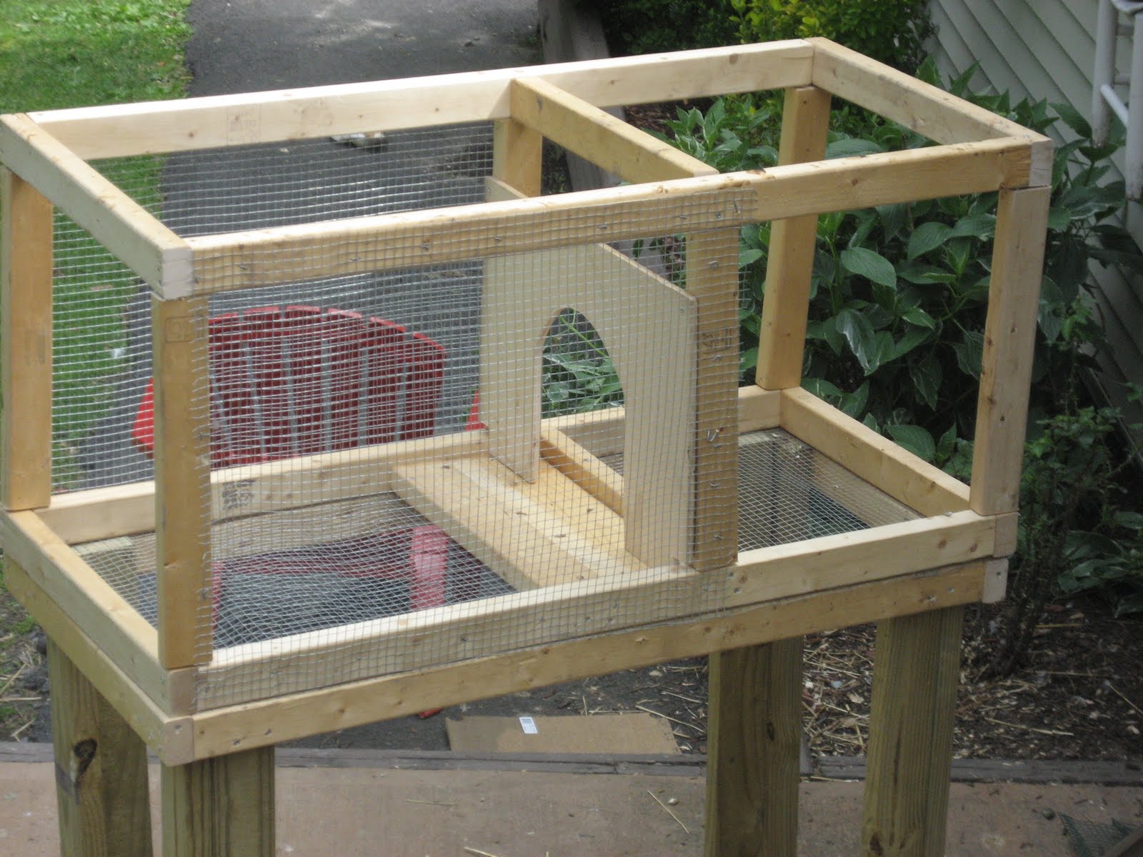 Easy Build Your Own Rabbit Hutch