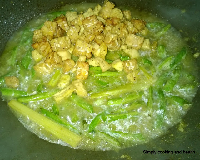 Adding fried tempeh and tofu