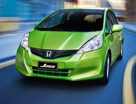 Oto Motif Foto mobil honda jazz warna hijau yang elegan