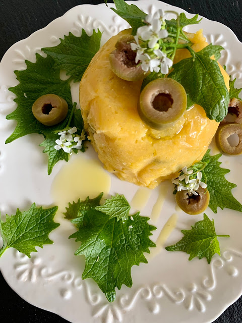 Zitronenfrische Olivenpolenta mit Knoblauchrauke #Rezept #glutenfrei #vegan, Olivenöl, Franz & CO, mediterran, Wildkräuter