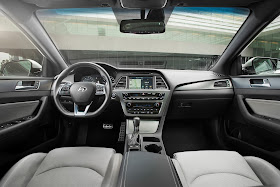 Interior view of 2016 Hyundai Sonata Sport 2.0T