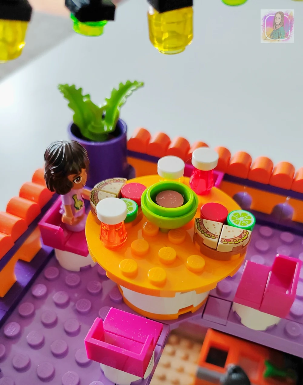 LEGO Friends Jadłodajnia w Heartlake - księgarnia TaniaKsiazka.pl