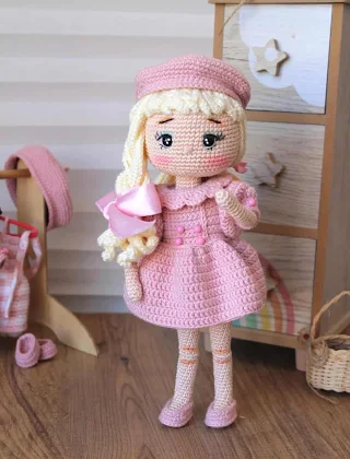 Amigurumi Barbie - Pink Beret and Peter Pan Collar Outfit