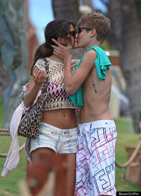 selena gomez and justin bieber kissing at beach. Justin Bieber hit the each in