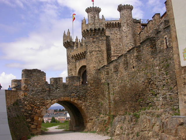 Mariana Flores Melo - Los castillos templarios en España