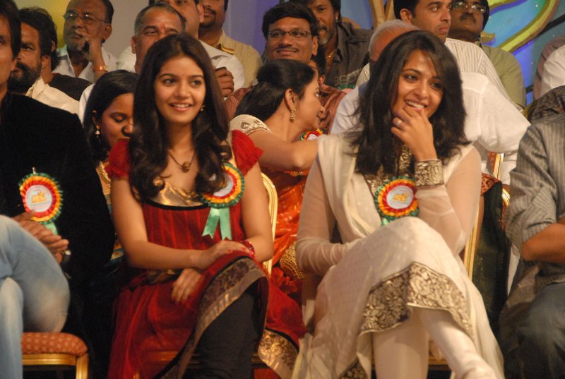 [2010+nandi+awards23-798800.jpg]