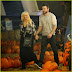 Christina y Matt captados en Mr. Bones Pumpkin Patch (24/10)