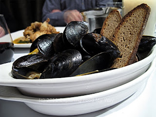 Steamed Mussels in Belgian Beer and Butter Sauce