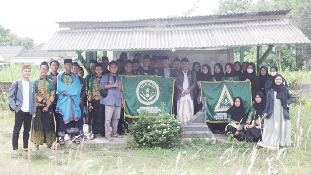 IPNU IPPNU Sidorejo Batang Ziarah ke Makam Pendiri