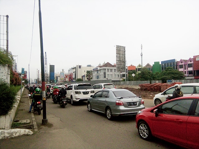Jalan Boulevard Kelapa Gading Macet, Akibat Pembangunan 6 Ruas Tol Dalam Kota