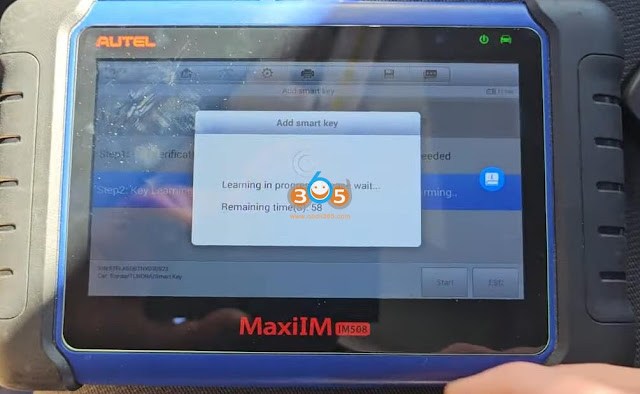 Autel IM508 Adds 2022 Toyota Tundra Key with 30 pin cable 16