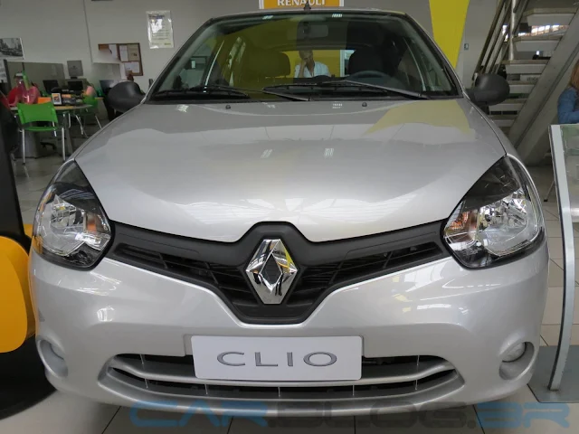 Novo Renault Clio 2013 - prata