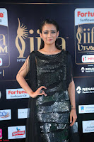 Akshara Haasan in Shining Gown at IIFA Utsavam Awards 2017  Day 2 at  07.JPG