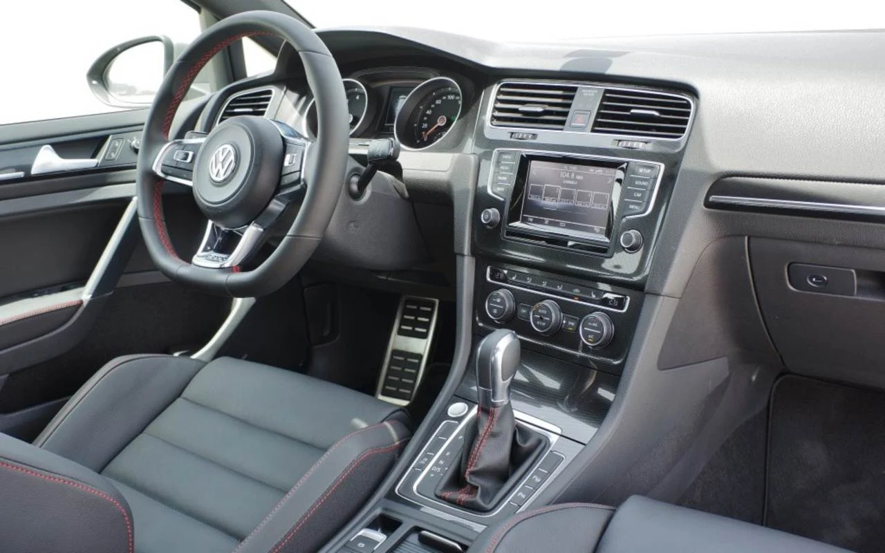 Volkswagen Golf GTI Premium - sistema de som Dynaudio
