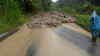 Banjir Bandang Perbatasan Desa Sopo Tinjak-Bulu Soma, Jalan Lintas Panyabungan-Natal Lumpuh Total