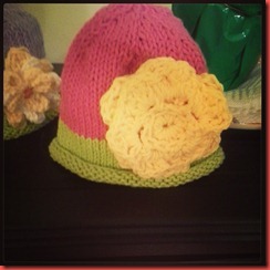 hat w crochet flower