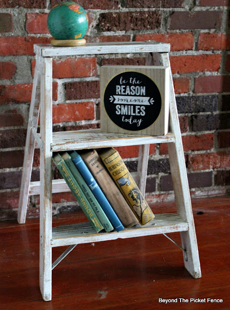 stepladder, bookshelf, farmhouse display, chippy paint, https://goo.gl/dztLg9