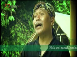 Kesenian dan Hunian berpadu dengan bambu menghasilkan nilai seni yang penuh estetika sehingga layak untuk dinikmati dan ditinggali. Published on Jan 26, 2012.