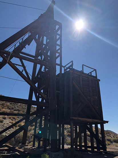 Old abandoned mine headframe at the Mining Museum in Tonapah, NV (Source: Palmia Observatory)