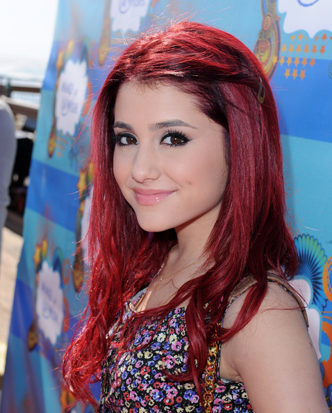 She is very pretty and has a nice voice pretty voice Ariana Grande reply